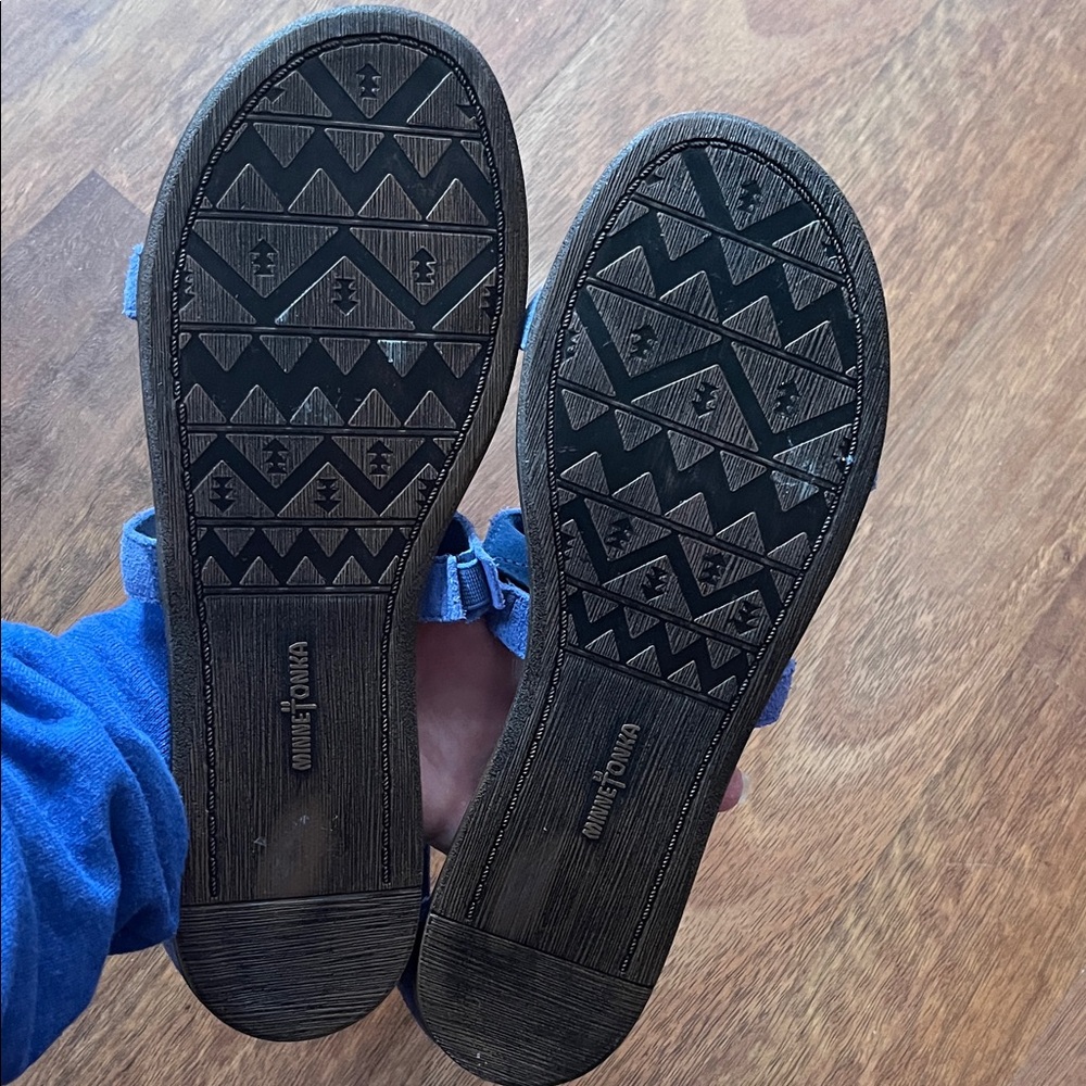 New Minnetonka Blue suede Fringe Sandals - Picture 10 of 15